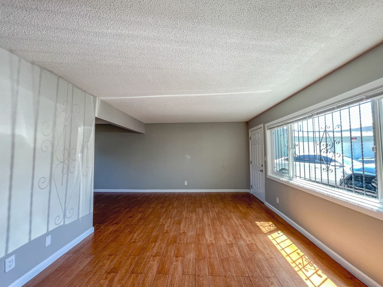 11303 S Lemoli Ave - Photo 7 of 19
