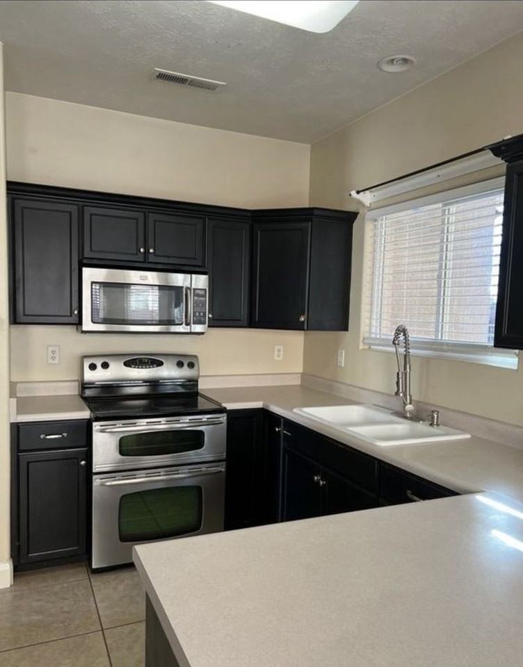 1058 S Red River Rd - Photo 3 of 22