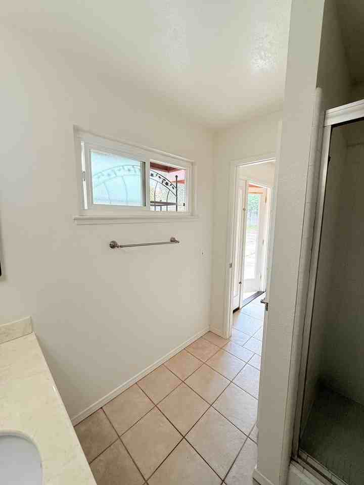 4625 Karnes Rd - Photo 4 of 9