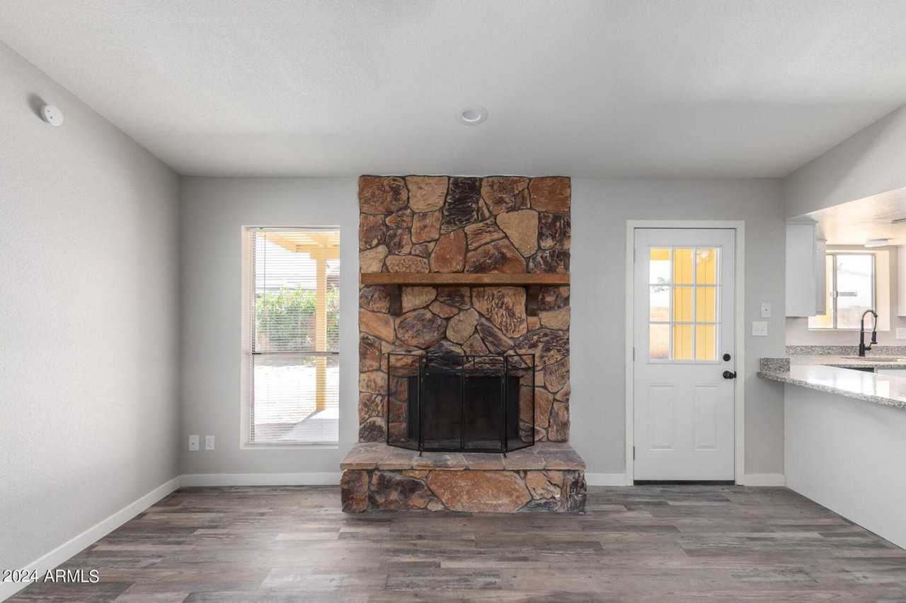 2059 E Adobe St - Photo 4 of 5