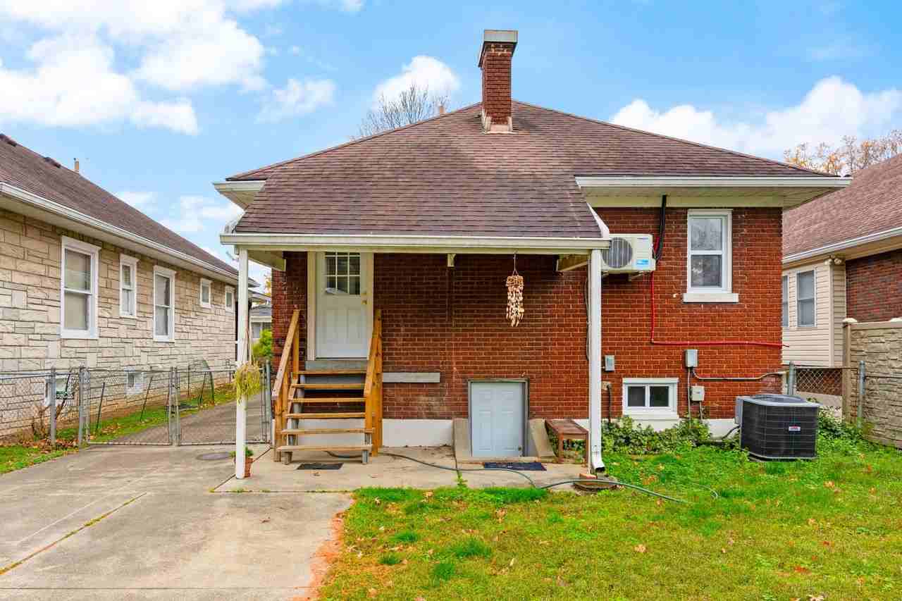 1309 Lydia St - Photo 6 of 34