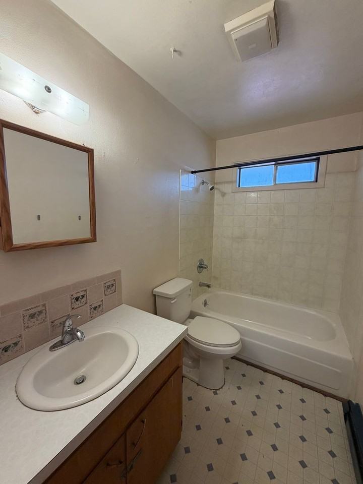 2437 Garden Ave - Photo 2 of 15