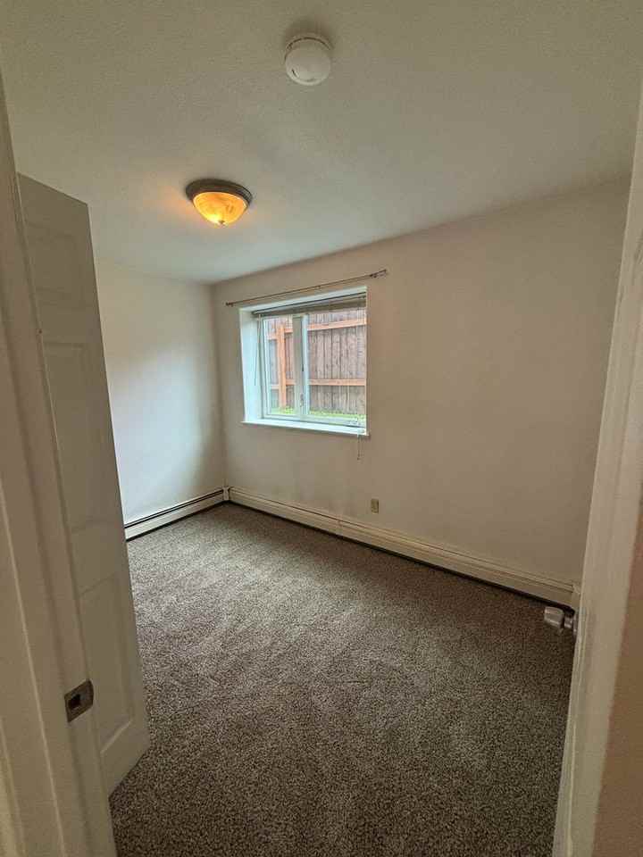 2406 Mercier St - Photo 2 of 9