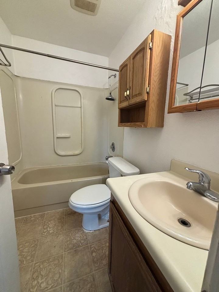 2406 Mercier St - Photo 6 of 9