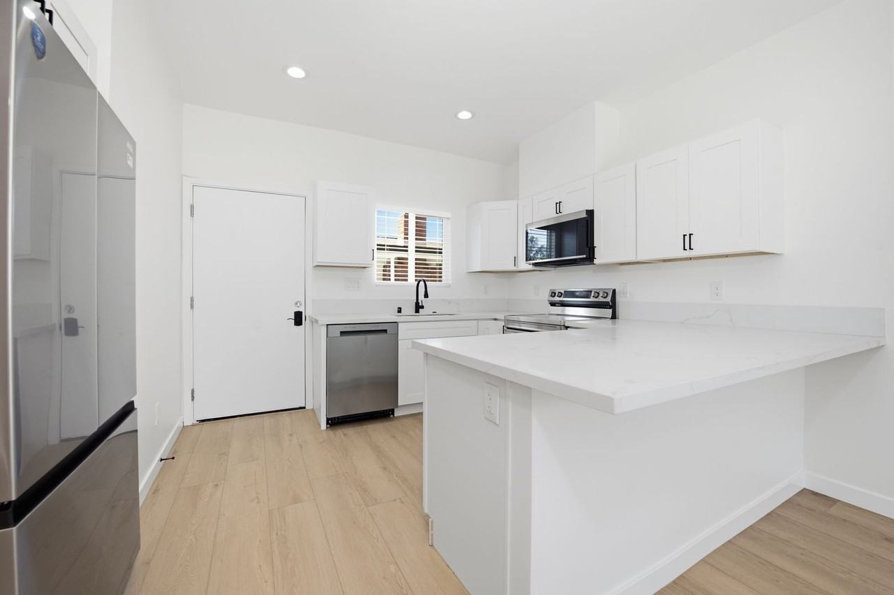 6916 Eberhart St - Photo 3 of 21