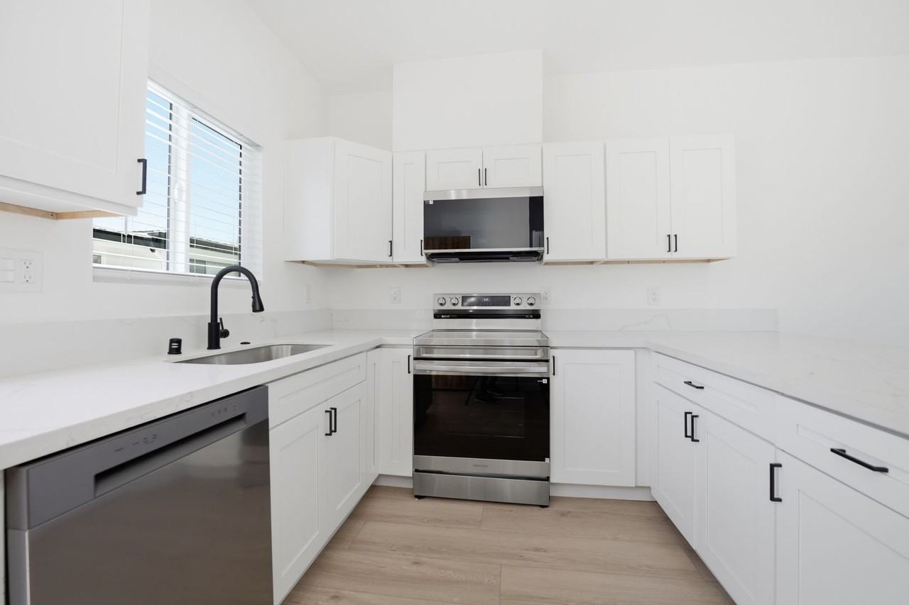 6916 Eberhart St - Photo 4 of 21