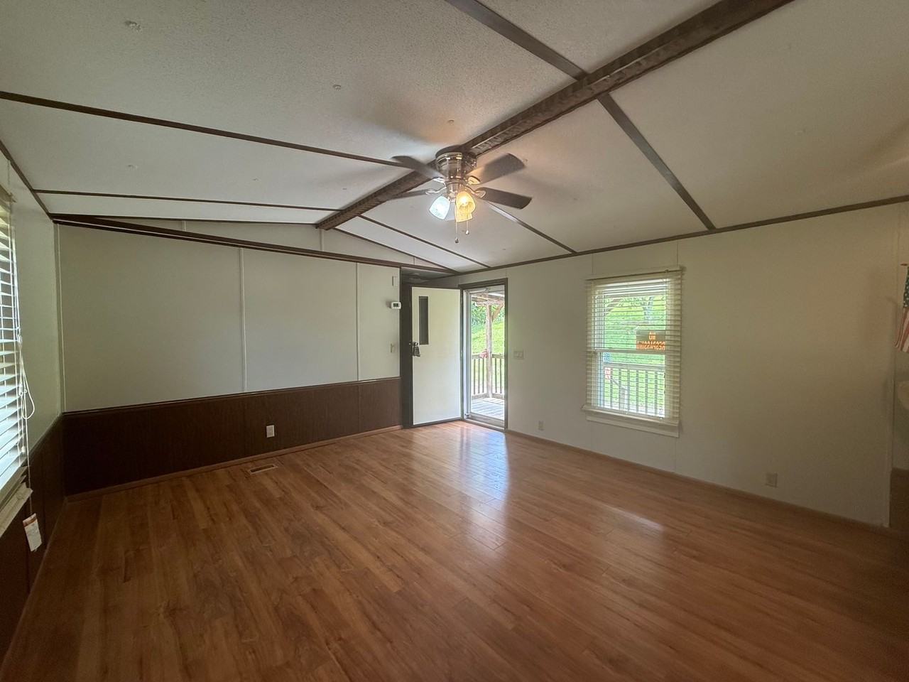 133 Patricia Ln - Photo 4 of 23