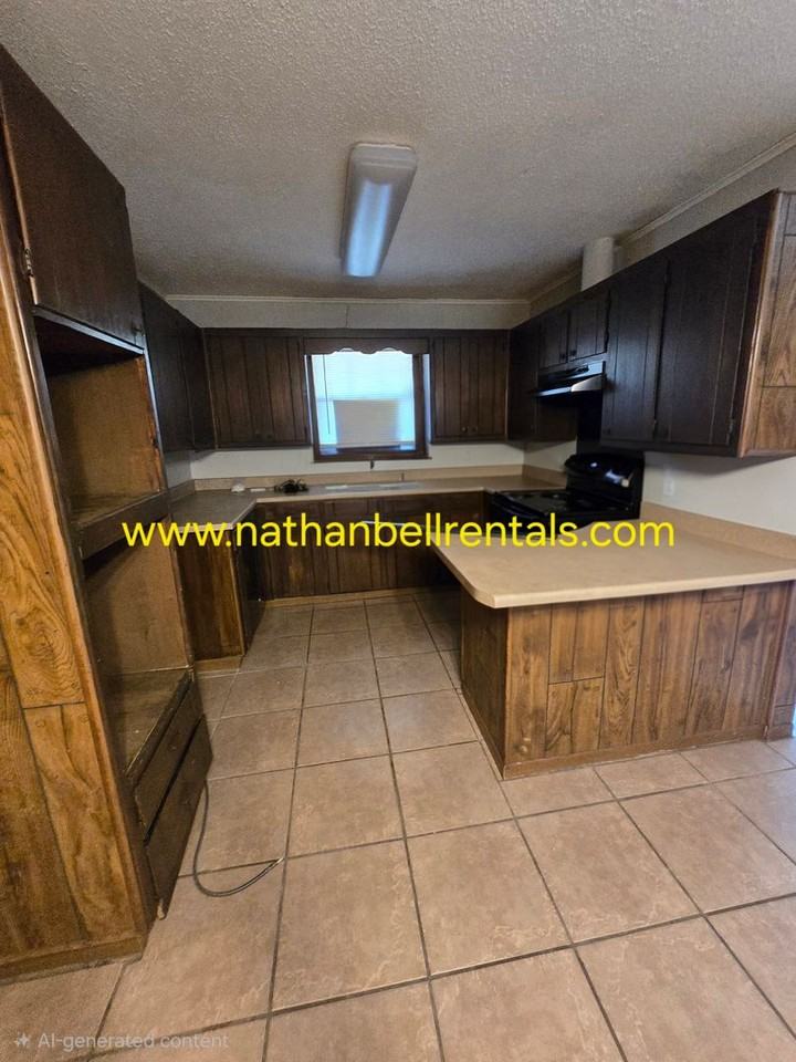 1075 22nd St Ne - Photo 2 of 10