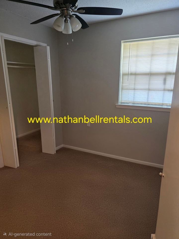 1075 22nd St Ne - Photo 5 of 10