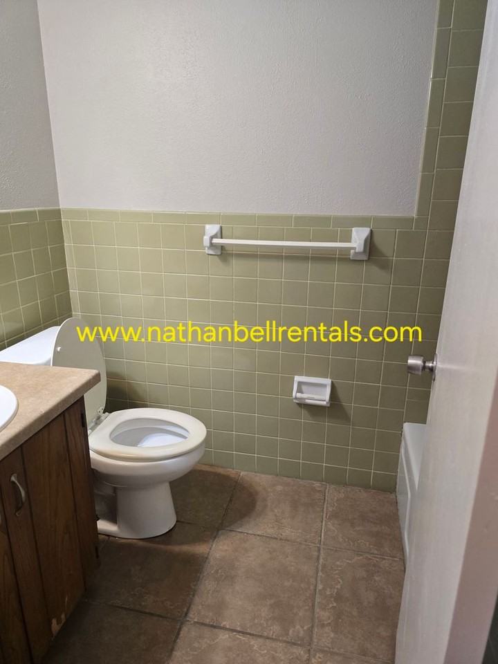1075 22nd St Ne - Photo 6 of 10