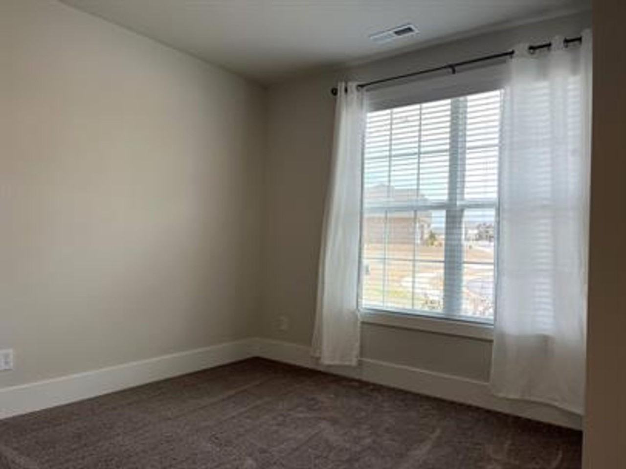 154 Fernhill Dr Nw - Photo 3 of 11