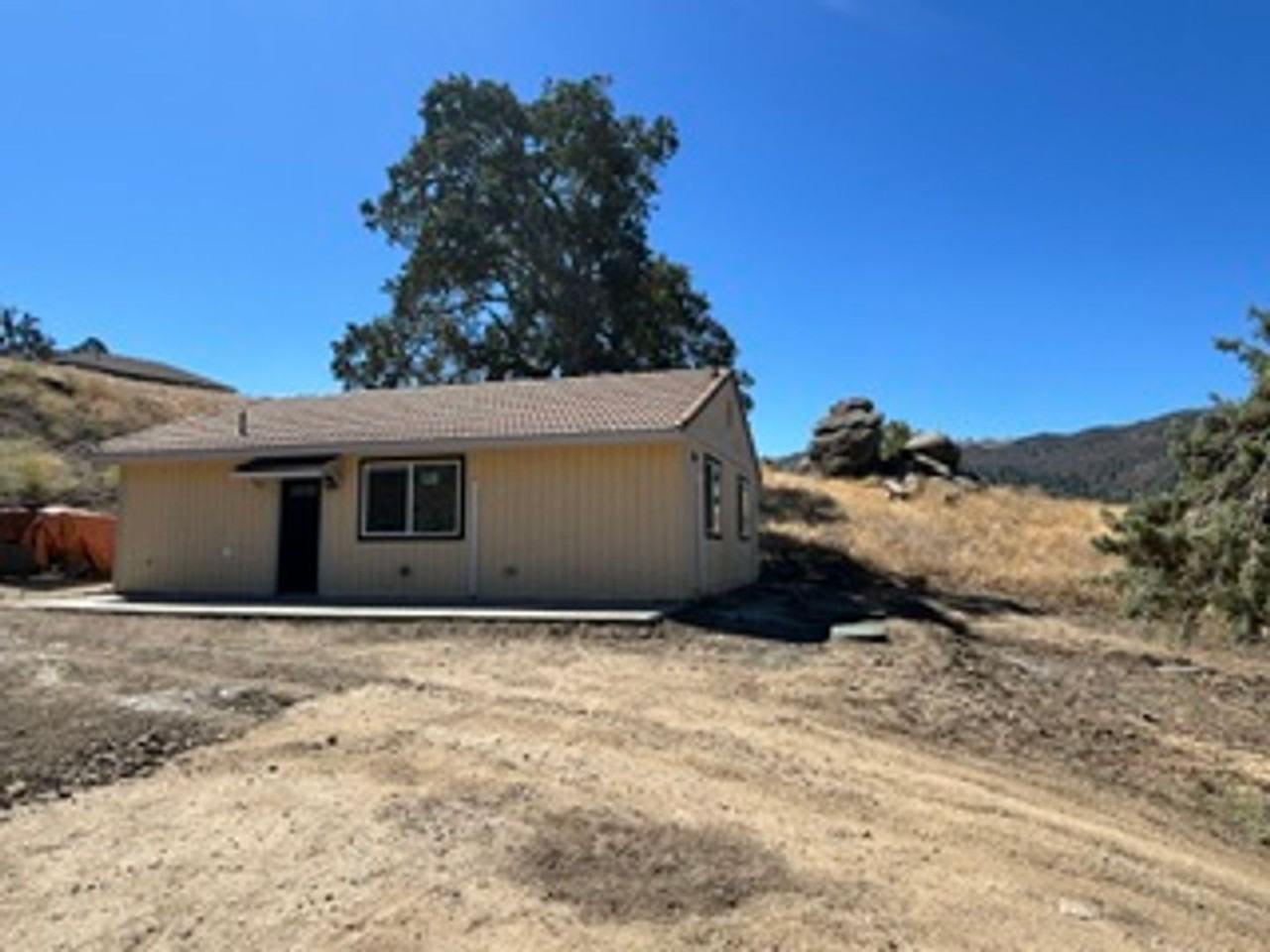 23578 Lakeview Dr - Photo 2 of 28