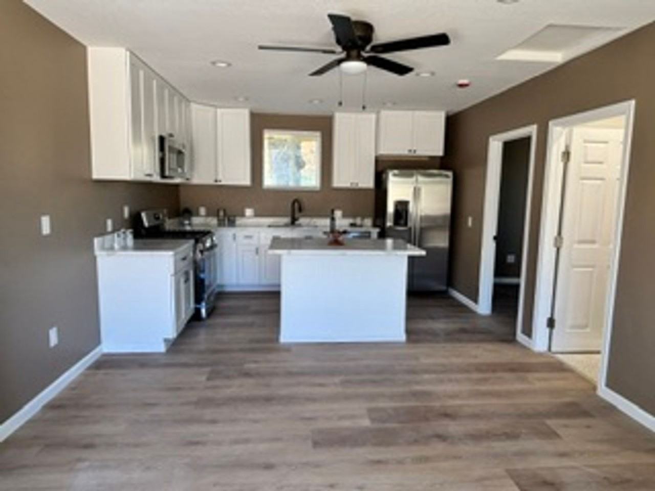 23578 Lakeview Dr - Photo 3 of 28