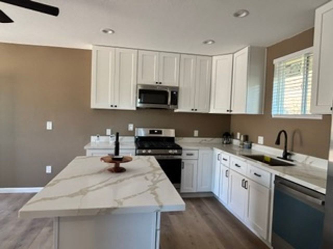 23578 Lakeview Dr - Photo 4 of 28