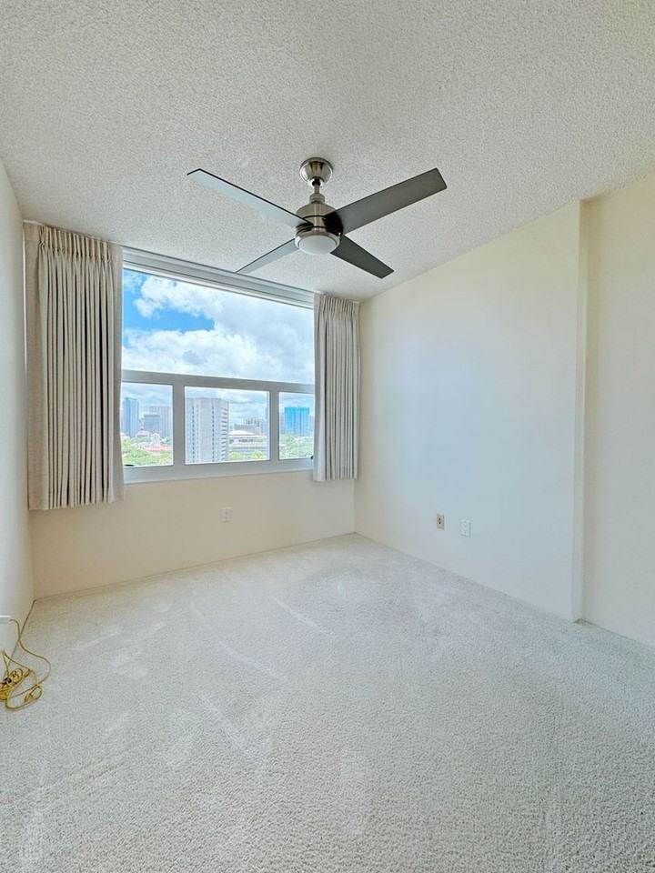801 S King St #1704 - Photo 7 of 20