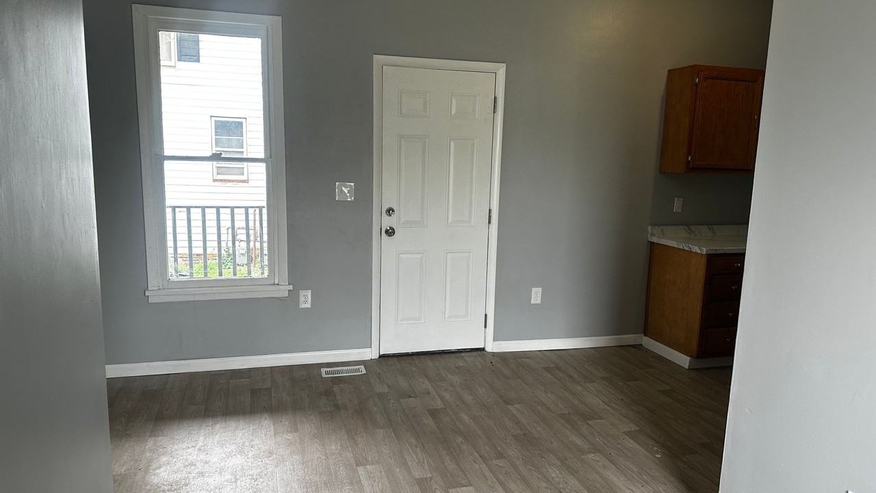 8113 Platt Ave - Photo 4 of 11