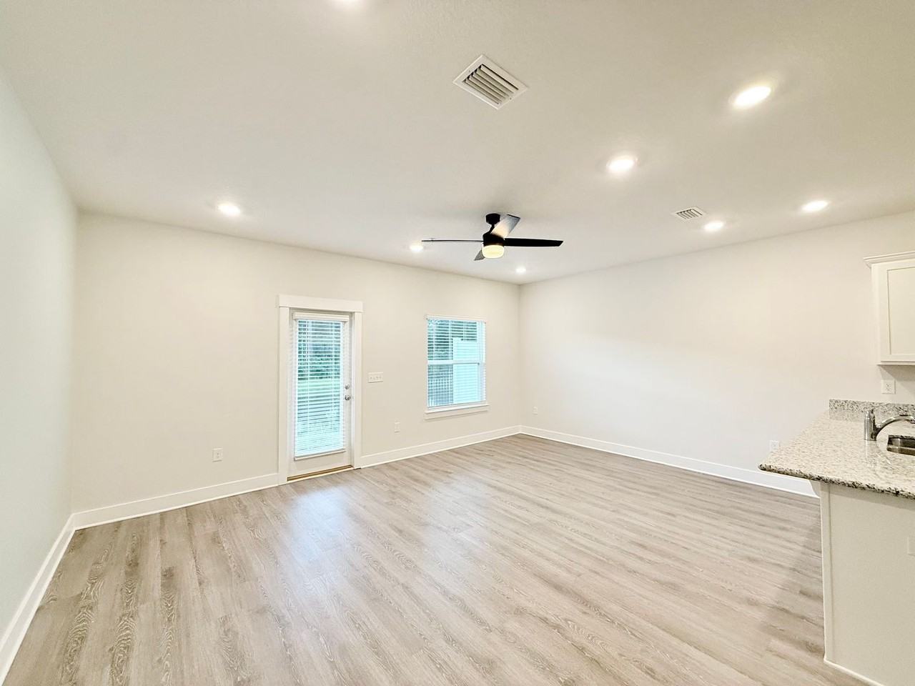 9620 Nature Creek Blvd - Photo 4 of 16