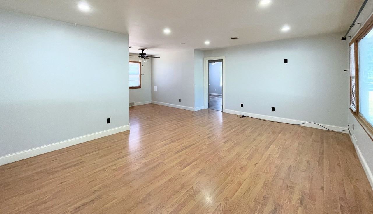 302 N Reno St - Photo 2 of 19