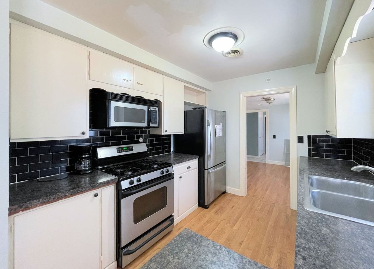302 N Reno St - Photo 4 of 19