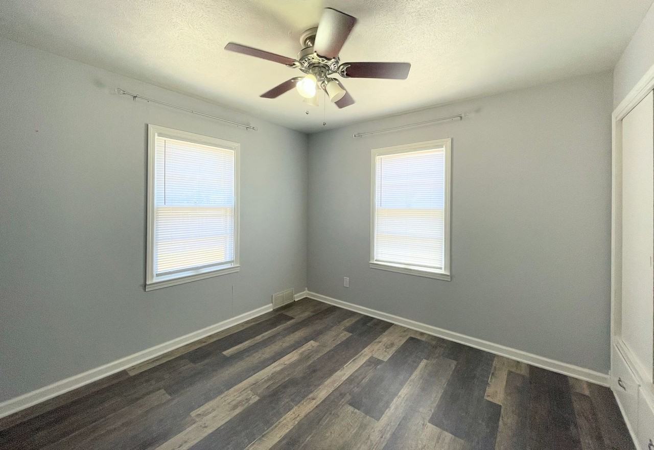 302 N Reno St - Photo 6 of 19