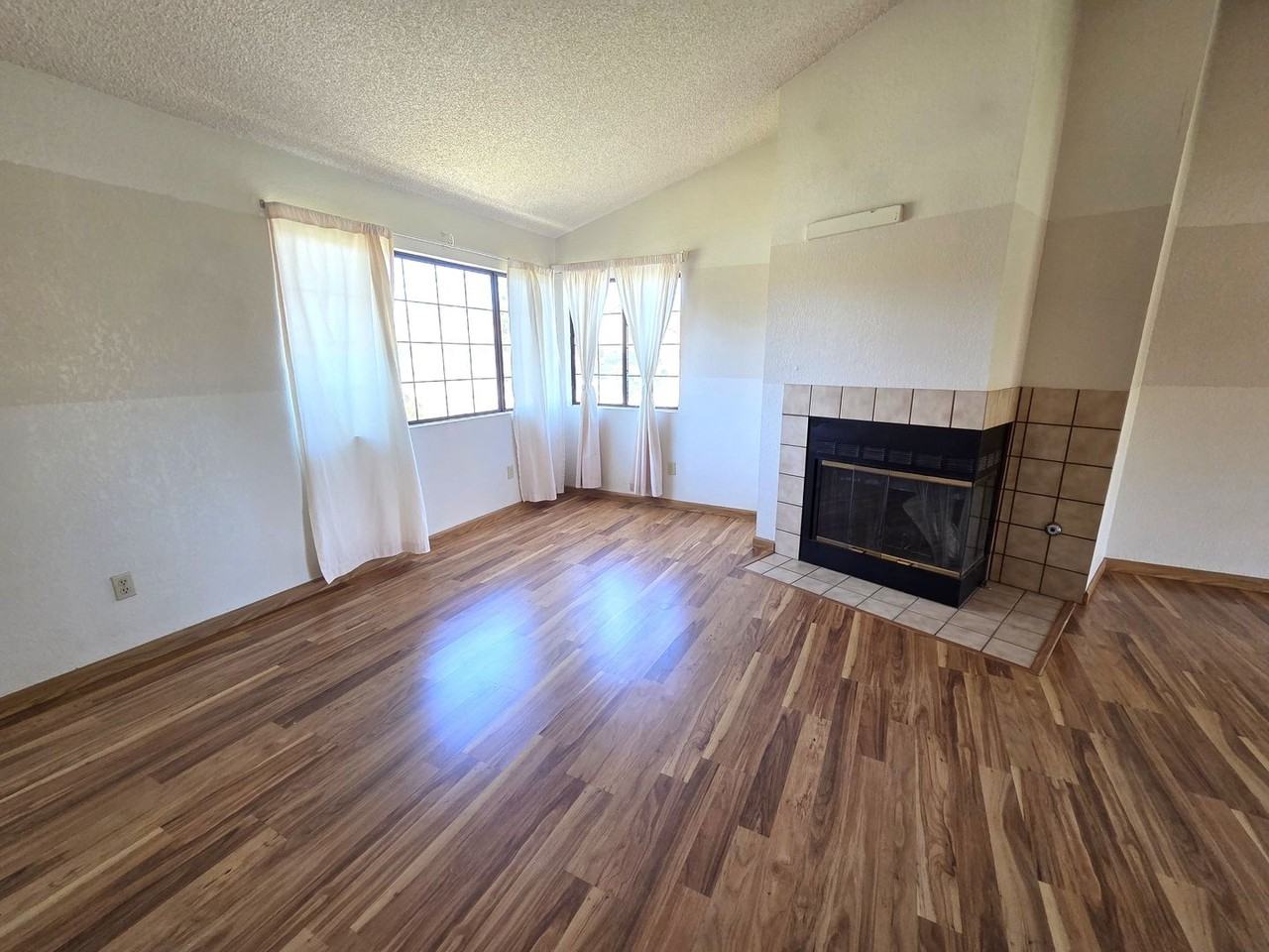 550 Black Oak Ave - Photo 2 of 14