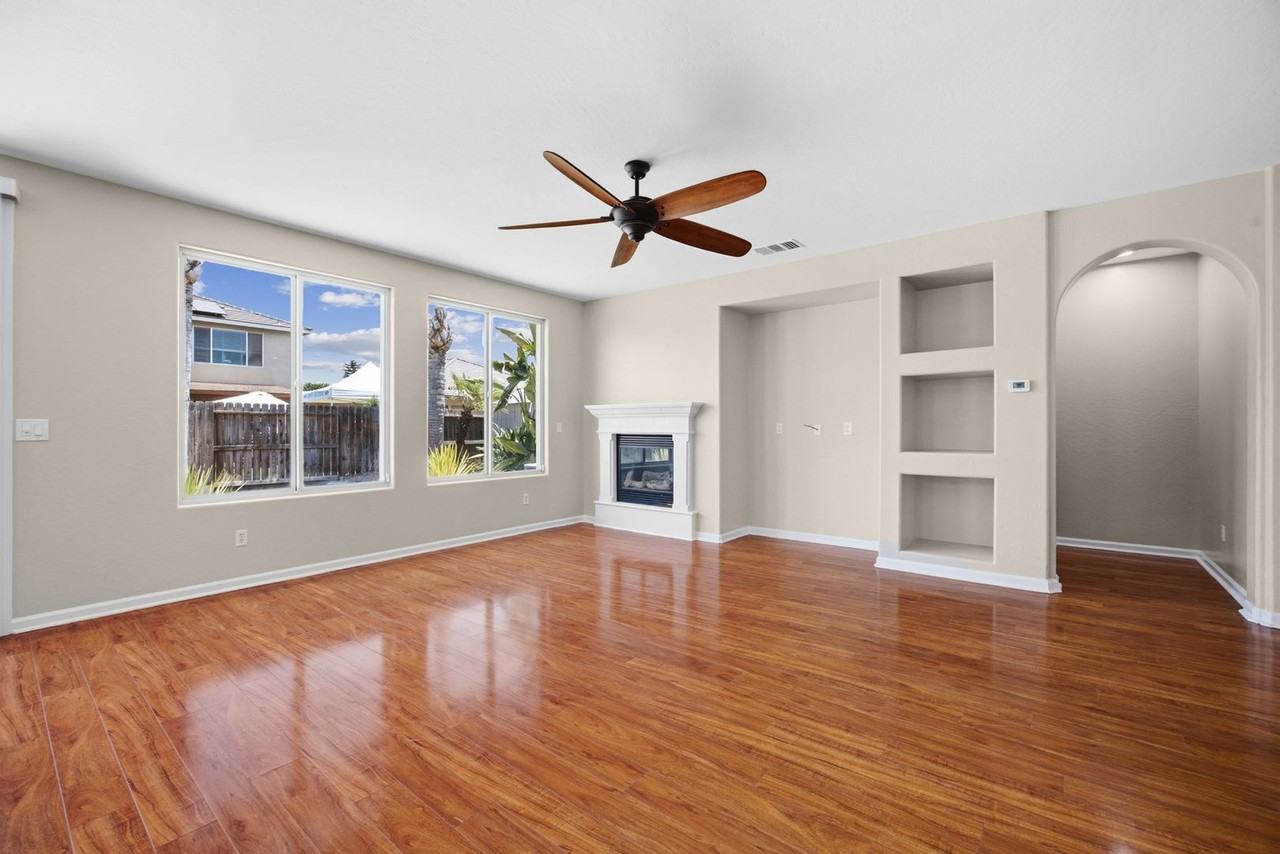 1428 N Leila St - Photo 7 of 22