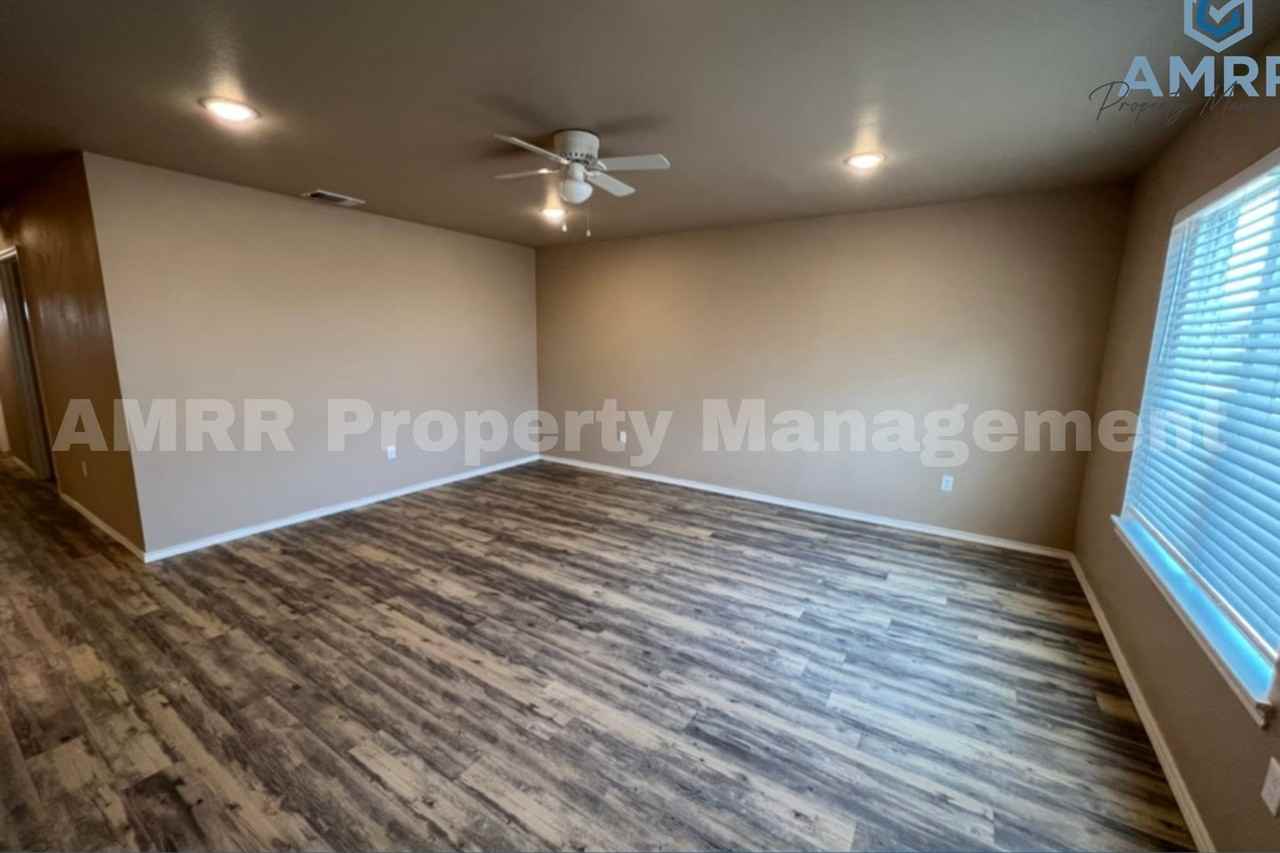2408 N Avenue P - Photo 2 of 21