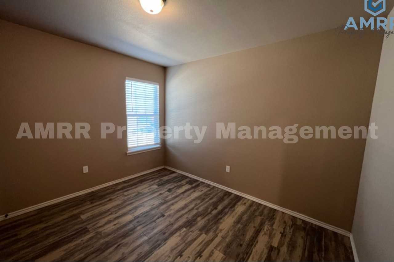 2408 N Avenue P - Photo 4 of 21