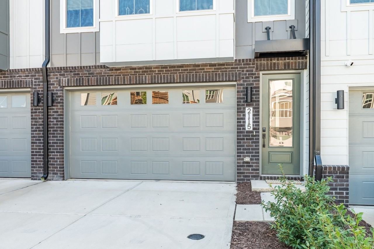 2115 Opulent Oaks Ln - Photo 2 of 29