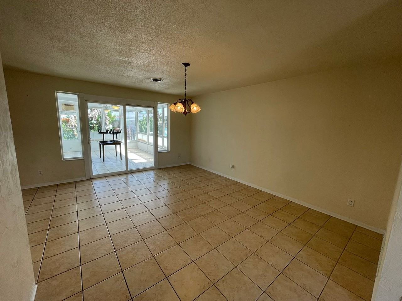 135 Kent Dr - Photo 2 of 24