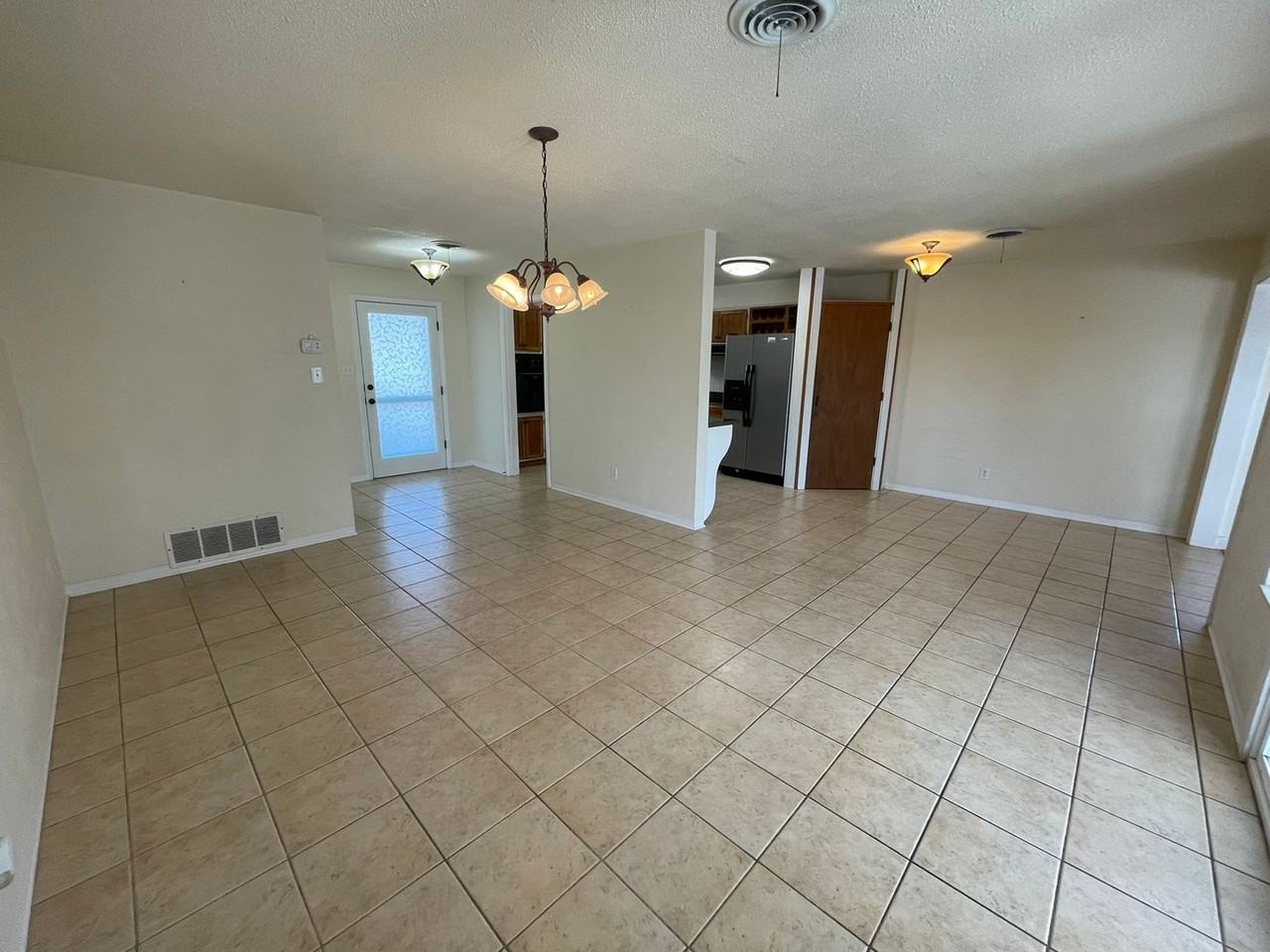 135 Kent Dr - Photo 3 of 24