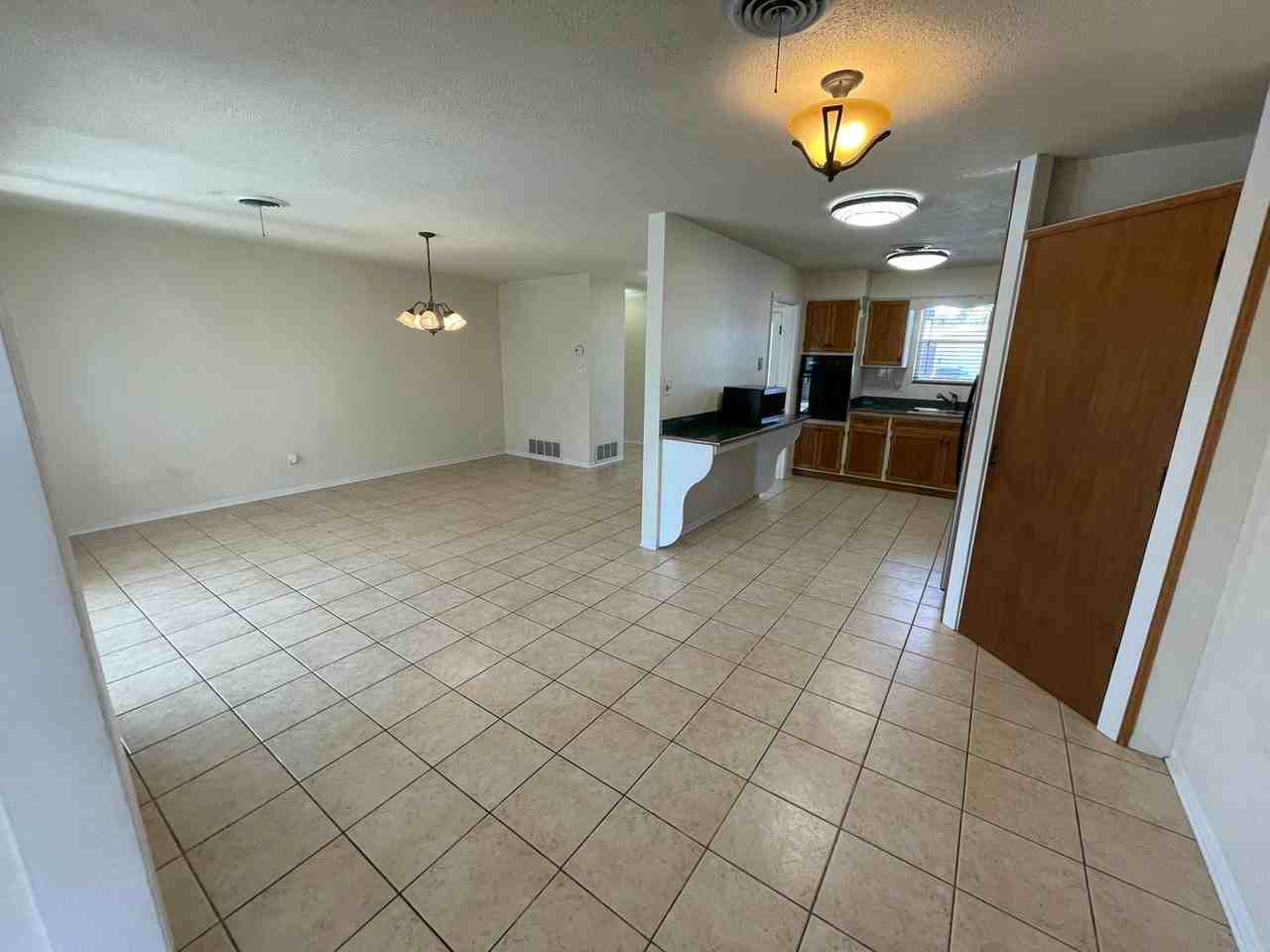 135 Kent Dr - Photo 4 of 24