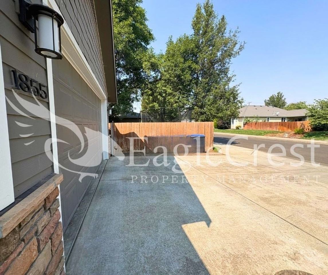 1855 Woodmere Loop - Photo 3 of 50