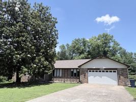 featured image of 1365 W Twin Springs St