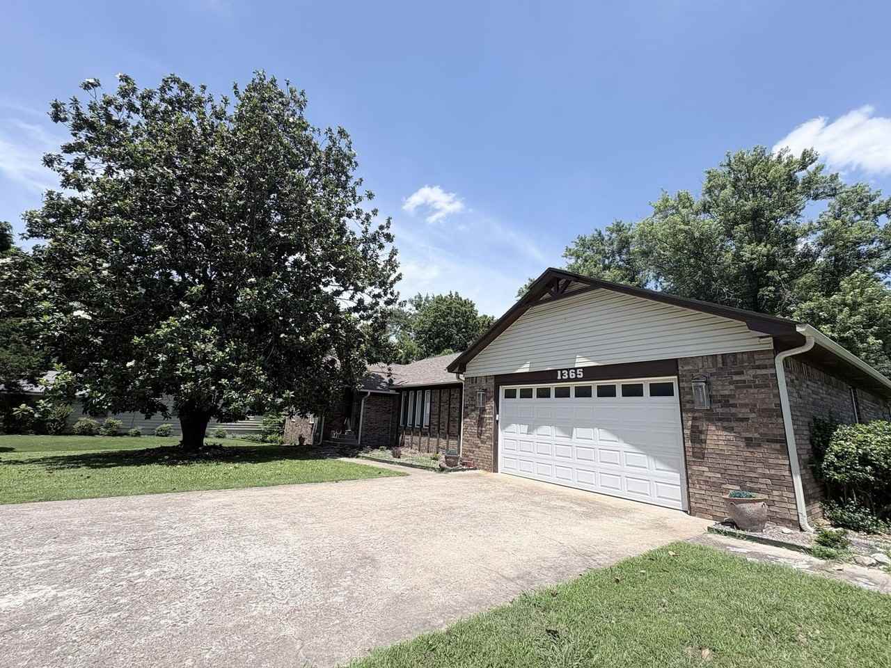 1365 W Twin Springs St - Photo 2 of 50