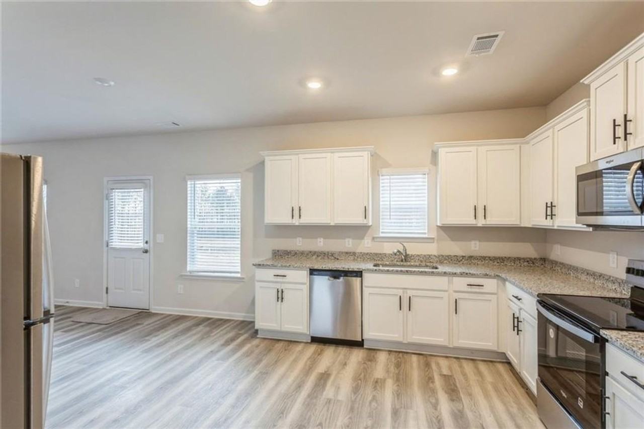 626 Mackenzie Cv - Photo 3 of 8