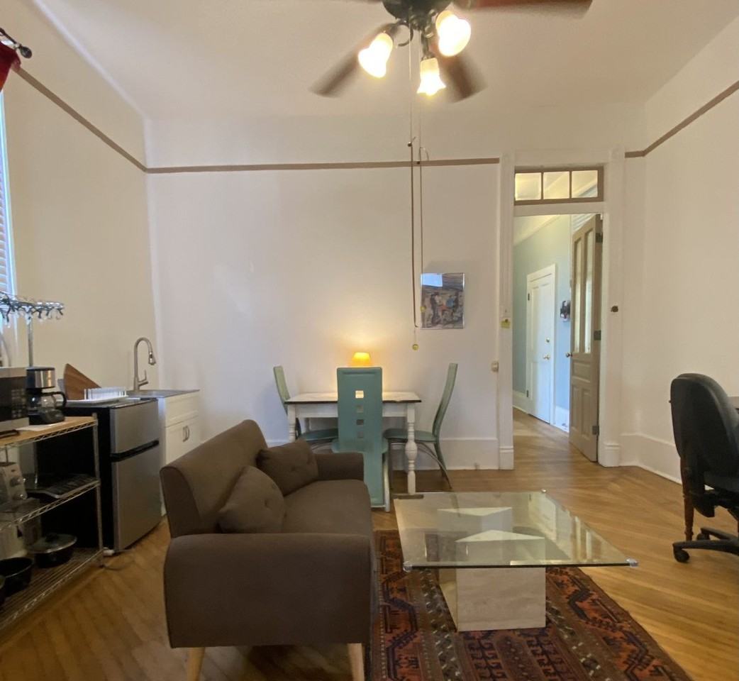 922 Adams St - Photo 3 of 10
