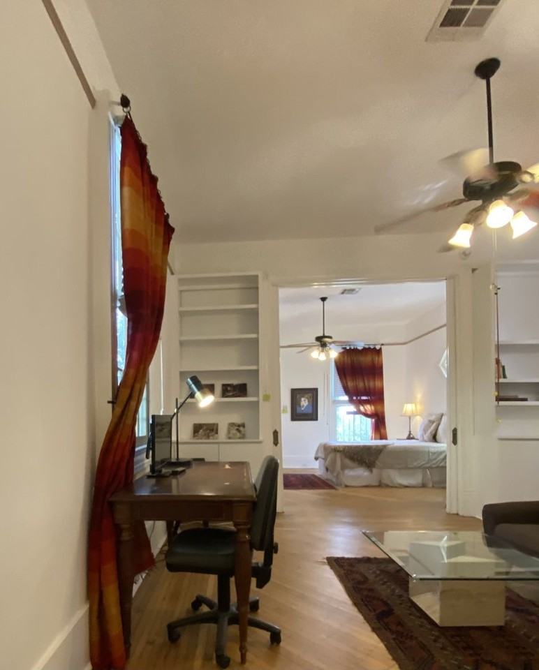922 Adams St - Photo 4 of 10