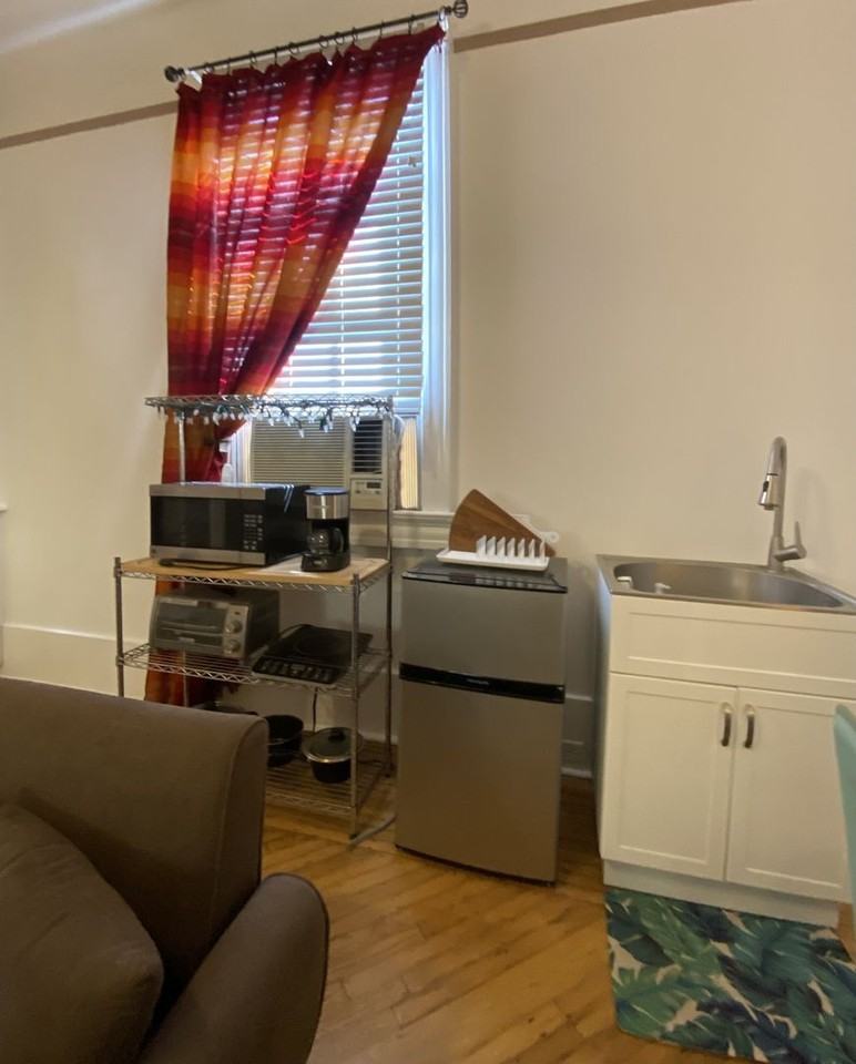 922 Adams St - Photo 5 of 10