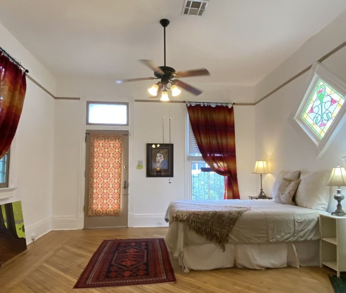 922 Adams St - Photo 6 of 10
