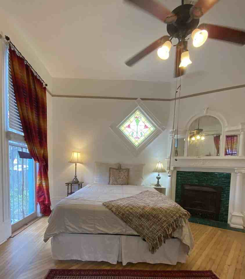 922 Adams St - Photo 7 of 10