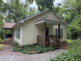 featured image of 4 Greenbriar Rd #B