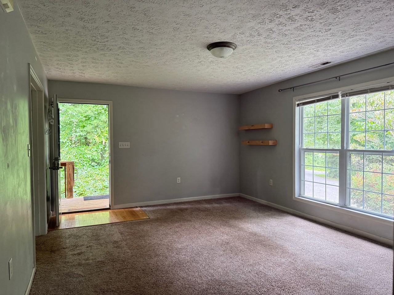 4 Greenbriar Rd #B - Photo 3 of 13