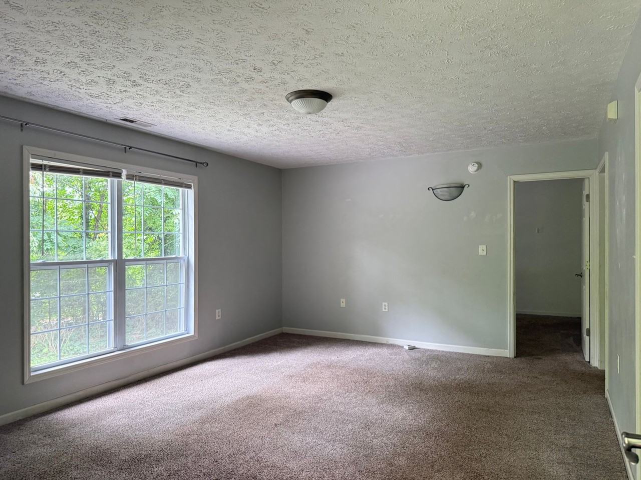 4 Greenbriar Rd #B - Photo 4 of 13