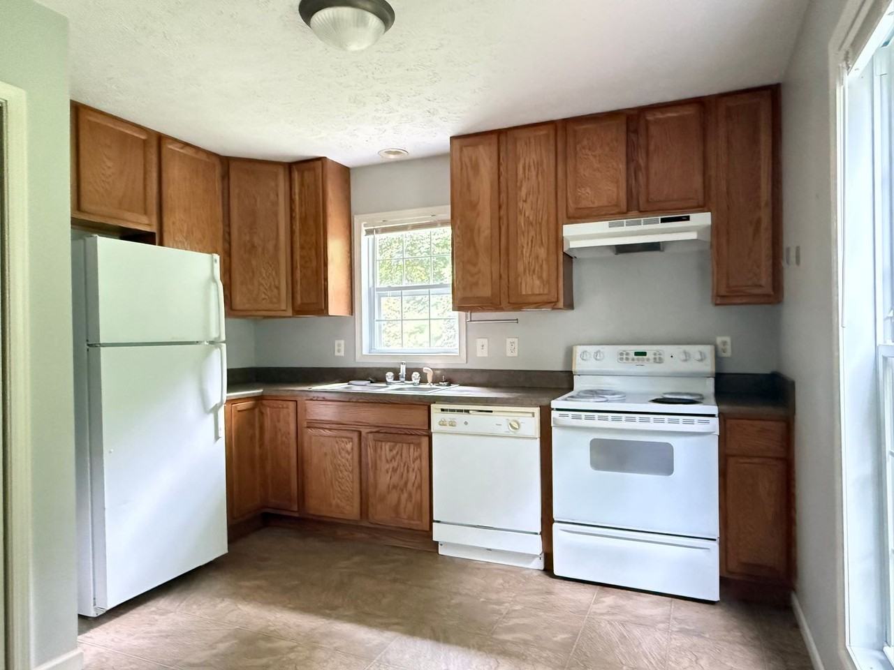 4 Greenbriar Rd #B - Photo 6 of 13