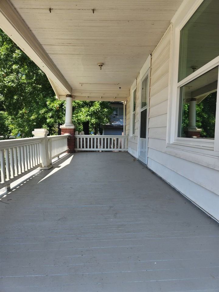 1014 Sw 9th St - Photo 2 of 14