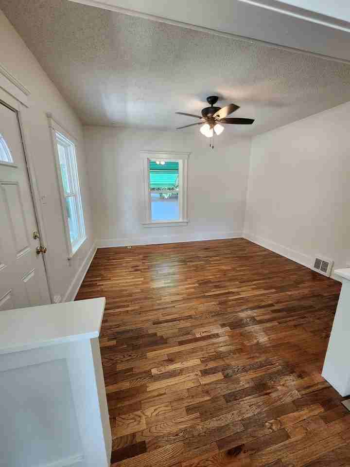 1014 Sw 9th St - Photo 4 of 14
