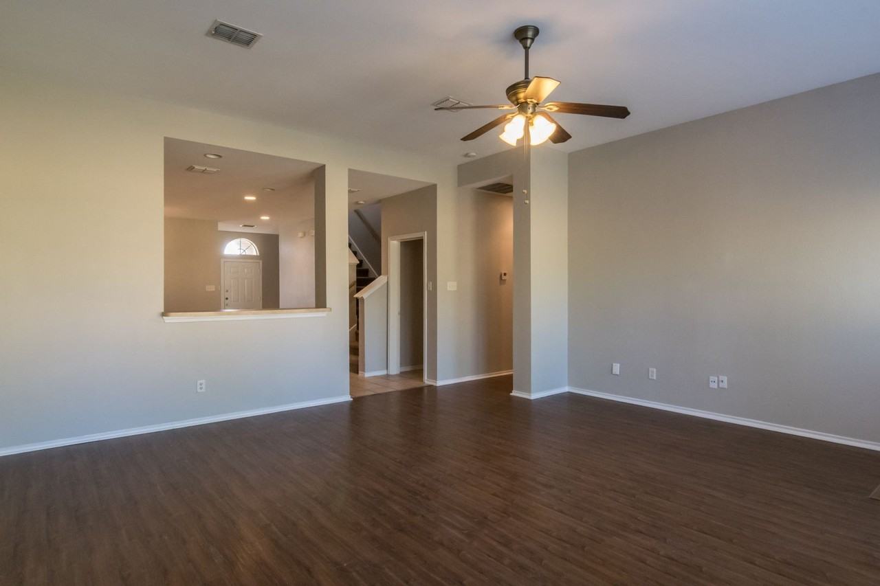8512 Prairie Wind Trl - Photo 5 of 30
