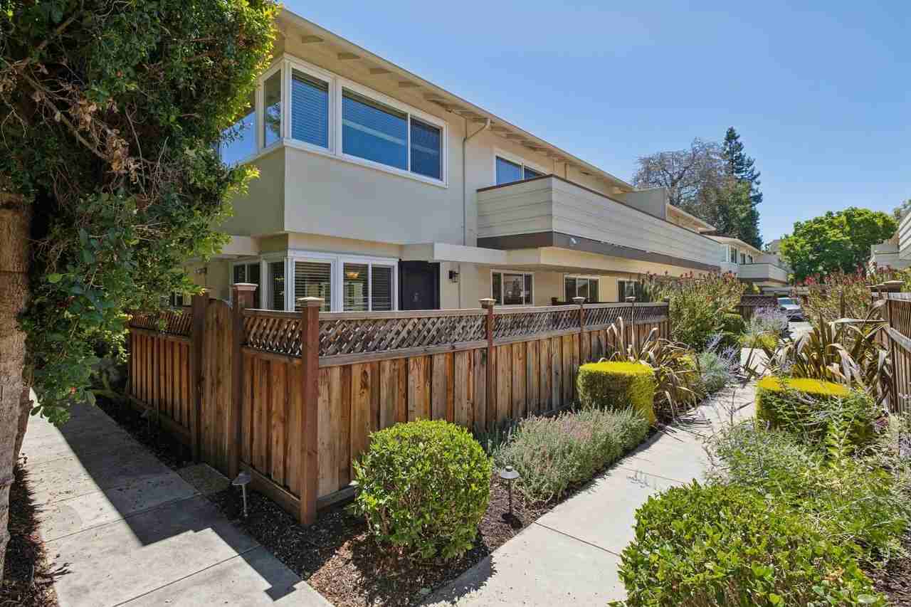 838 University Ave - Photo 3 of 28