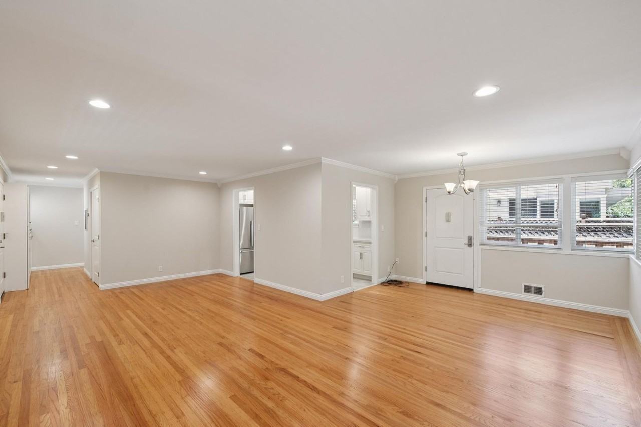 838 University Ave - Photo 5 of 28